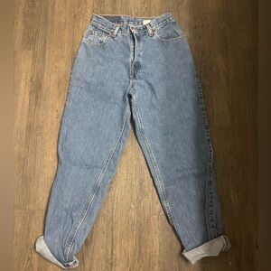 Vintage Levi 551 tapered relaxed fit jeans (dark wash) size 6